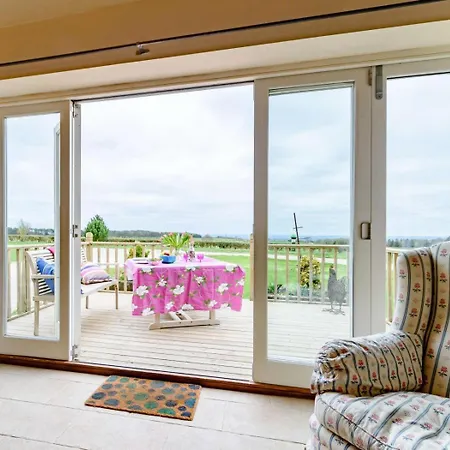 1 Bed In Oc-g0143